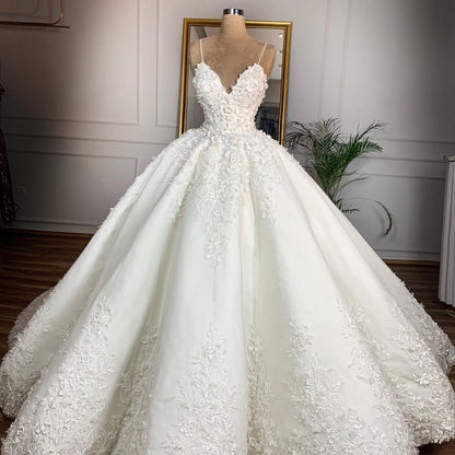 Deep V-Neck Sexy Lace Floor-Length Wedding Dress with a romantic and dignified design, perfect for a spring wedding banquet.