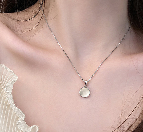 White Chalcedony Round Necklace For Women Special-interest Design touchydesign