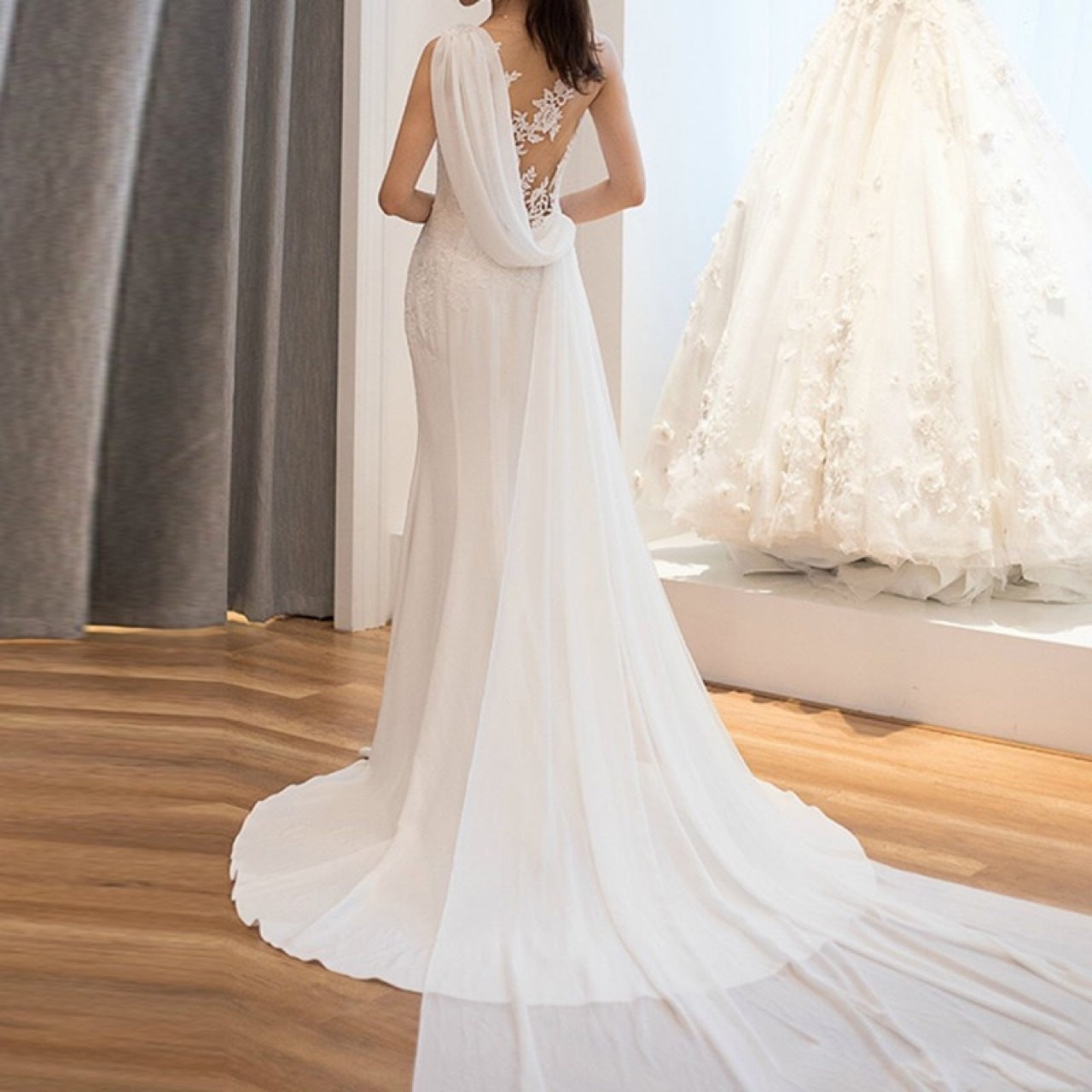 Mid-Waist See-Through Light Wedding Dress with a dreamy, fairy-tale design, offering a light and enchanting bridal look.