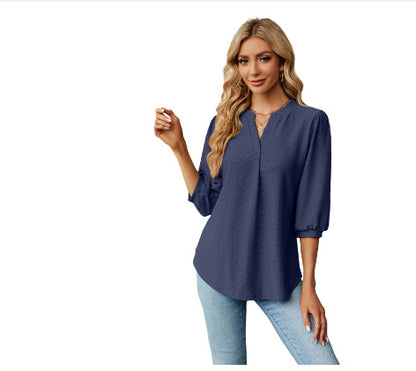 Women's solid color long sleeve top with lace collar and jacquard pattern. Loose-fitting T-shirt for a comfortable and stylish casual look.