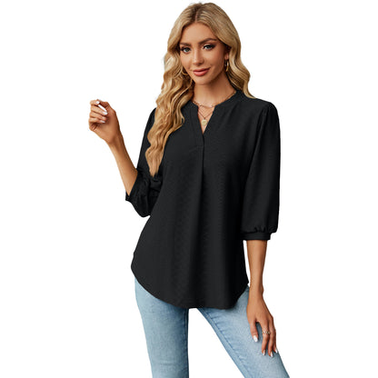 Women's solid color long sleeve top with lace collar and jacquard pattern. Loose-fitting T-shirt for a comfortable and stylish casual look.