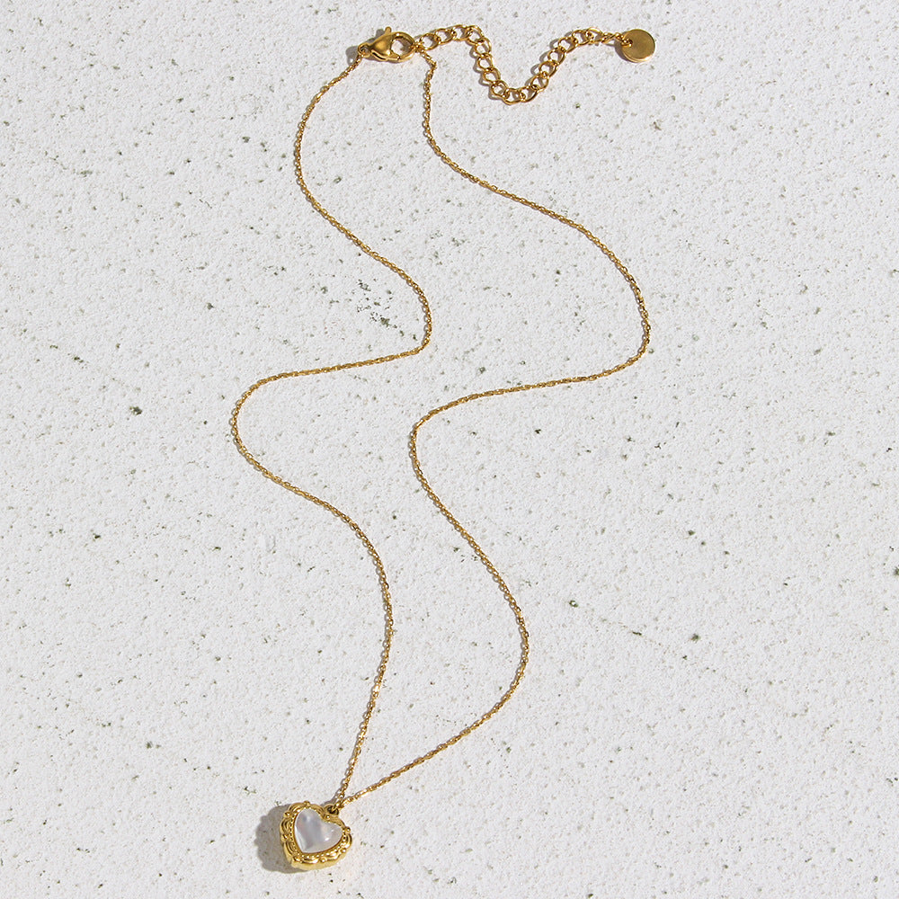 18K gold-plated love pendant necklace with vintage shell design