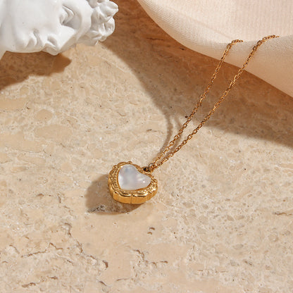 18K gold-plated love pendant necklace with vintage shell design