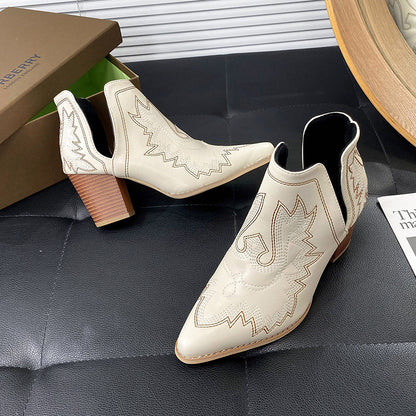 Plus size vintage embroidered Martin boots for women, featuring a stylish design with intricate embroidery for a fashionable and comfortable look.