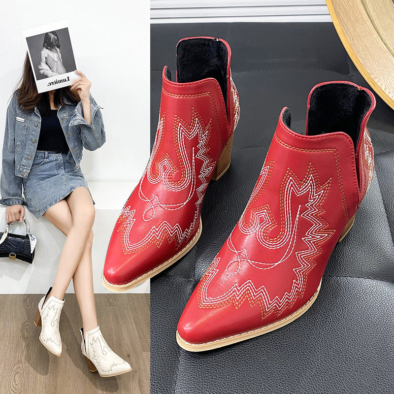 Plus size vintage embroidered Martin boots for women, featuring a stylish design with intricate embroidery for a fashionable and comfortable look.