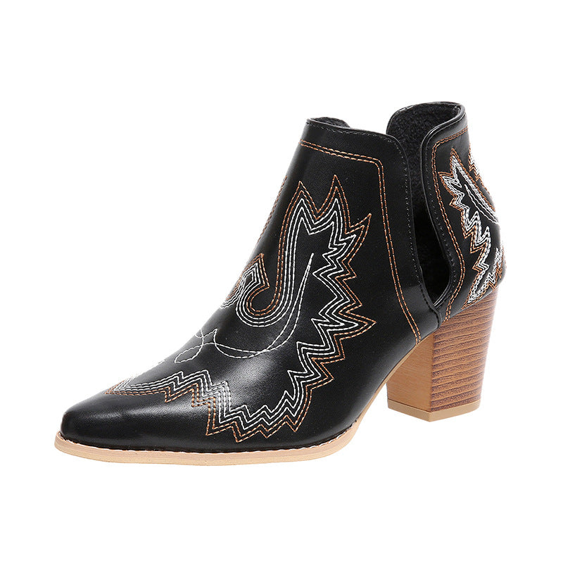 Plus size vintage embroidered Martin boots for women, featuring a stylish design with intricate embroidery for a fashionable and comfortable look.