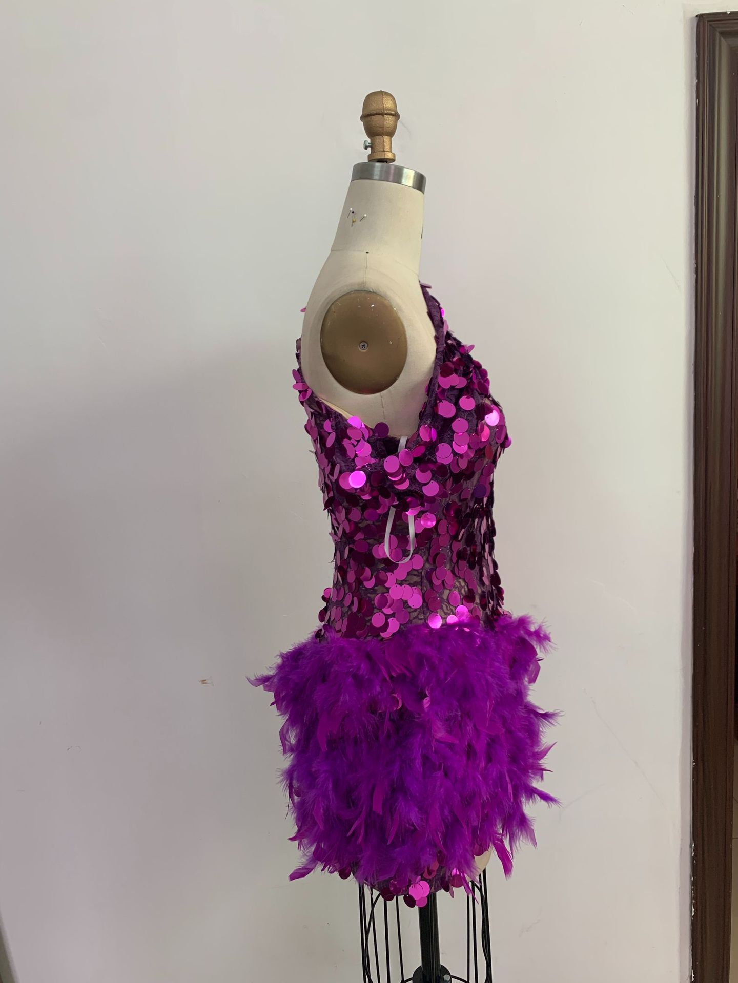 Purple Sequined Feather Skirt One-shoulder Sleeve Short Dress Luxury Party Stage Performance Dress touchydesign