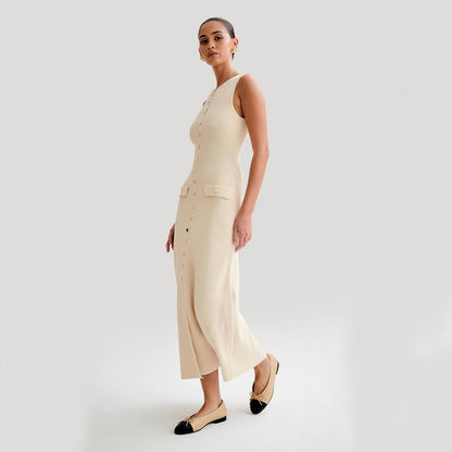 Elegant knitted sleeveless dress for women, featuring a slim fit, round neck, and single-breasted design. Long fashion dress in a chic style.