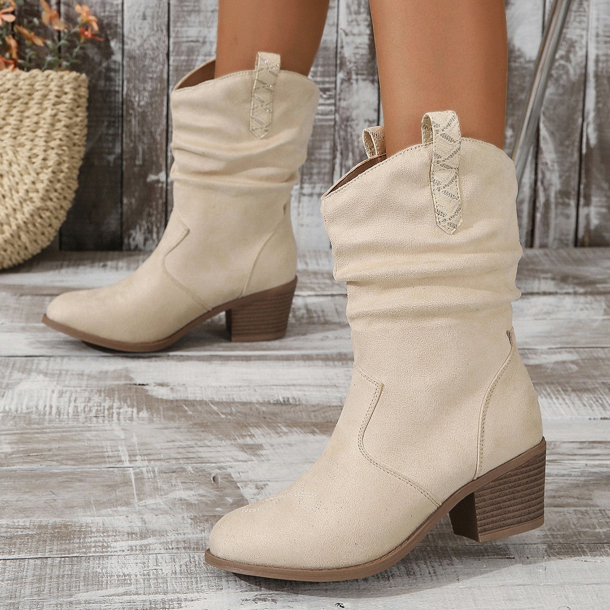 European and American fashion plus size women's boots with a trendy cloth upper, designed for style and comfort in larger sizes